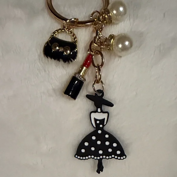 Chic Keychain with Faux Pearls NWOT - Picture 3 of 3